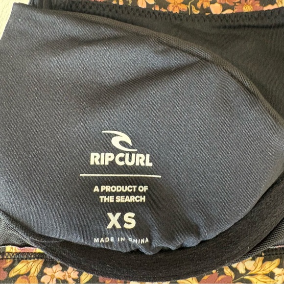 Rip Curl Black and Floral bikini top with underwire - Picture 4 of 5